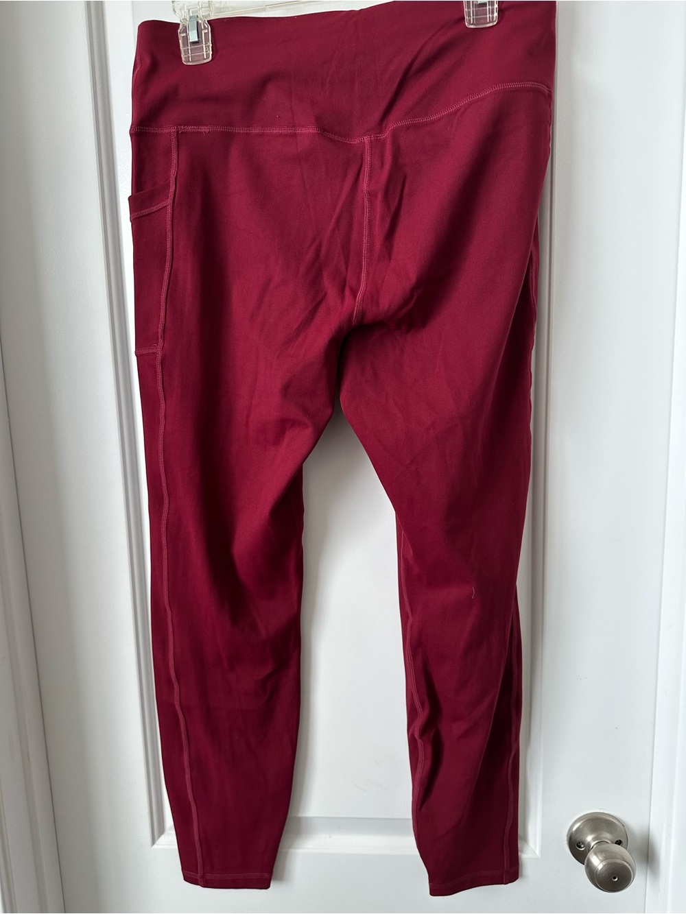 High-Waist Burgundy and Black Pair of Leggings with Side Pockets